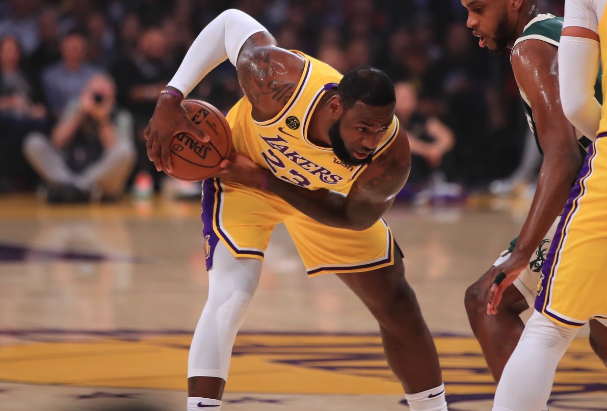 开云-出色防守引爆全场！，Uzi意外战胜美国队上演精彩一战-开云