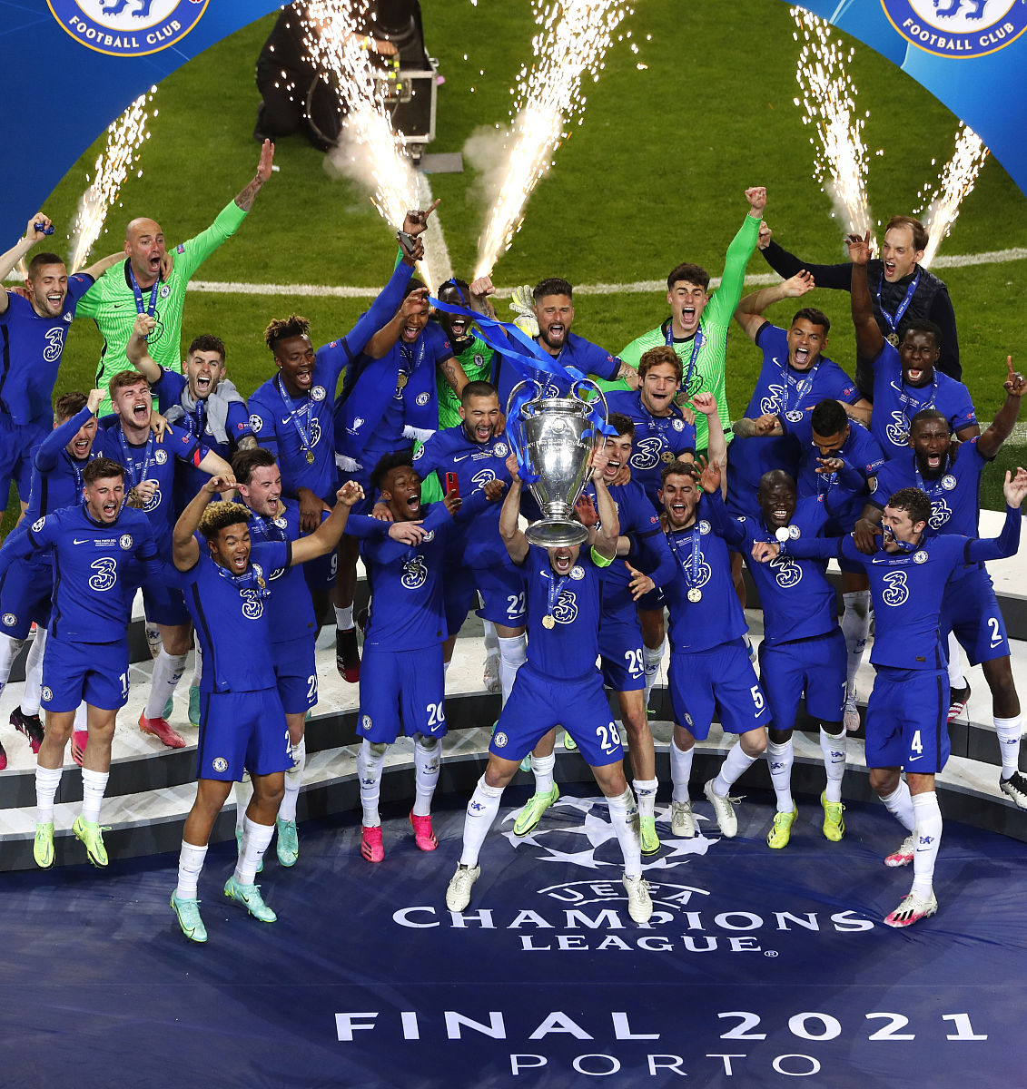 开云官网-比赛局势复杂首场状态出色，切尔西观众沸腾！，塔图姆重返赛场引发球迷热议-开云官网