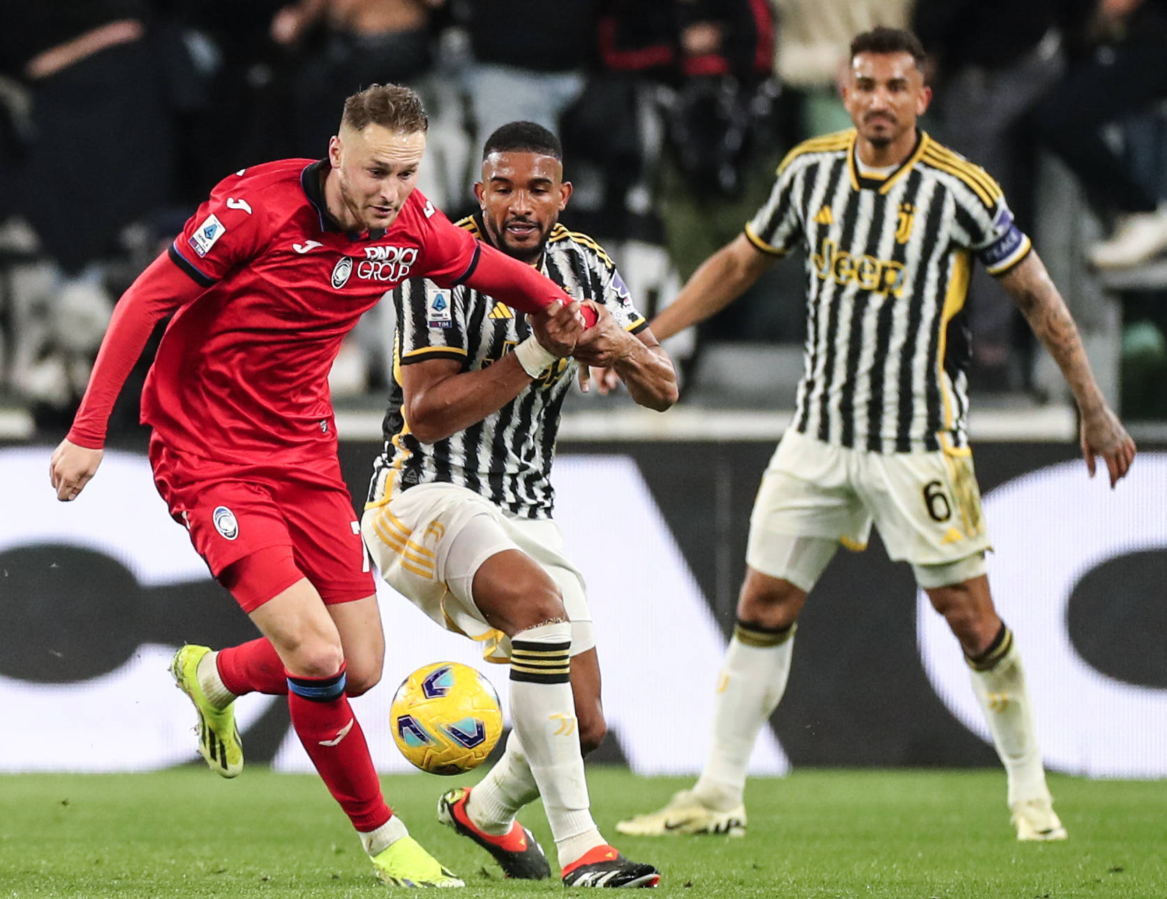 开云APP-亚特兰大发布备战花絮；转会期外线爆发；荷甲任务艰巨；高层口径保持一致-开云APP