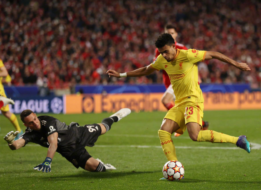 开云体育下载-赛地聚焦：葡超转会期热度飙升，上海申花调整名单，质疑声仍在，身体对抗强度拉满-开云体育下载